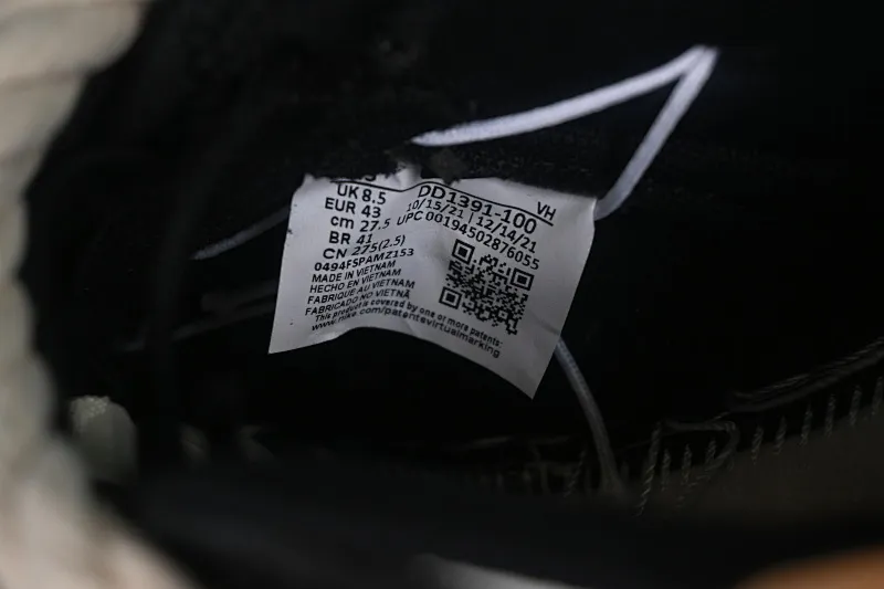 All categories Nk SB Dunk series Nk SB Dunk Low low-top sneakers Nk Dunk Low Fire Heart Scottish distressed panda SB deconstructed strap low-top retro casual sneakers DD1391-100